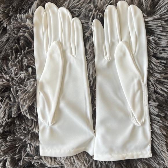 VTG 1950’s dead stock white beaded gloves - Picture 2 of 6